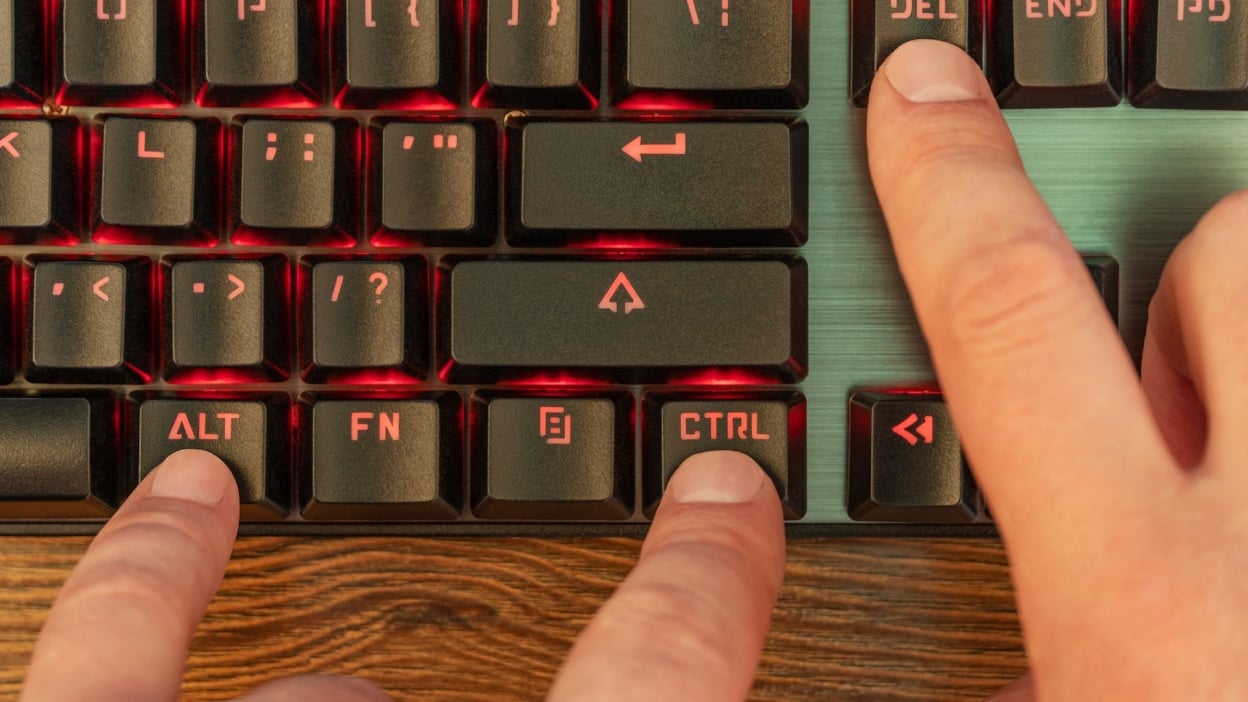 Windows Has an Emergency Restart Option You Probably Don’t Know About (and I’m Not Talking About Ctrl+Alt+Del)